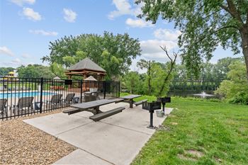 Grills/picnic area